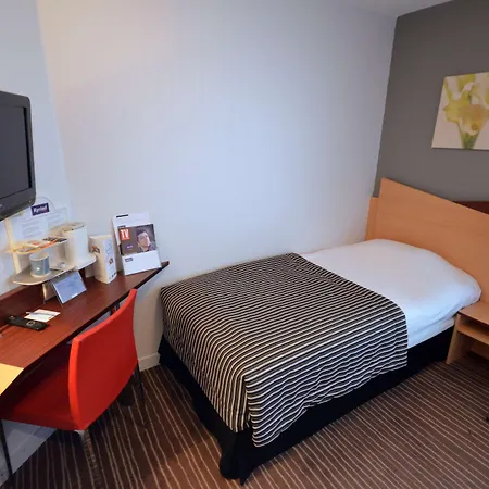 Hotel Kyriad Gare 3*