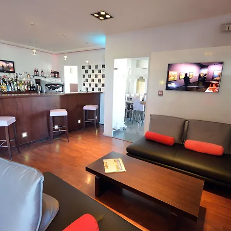 Kyriad Centre Gare Hotel 3*