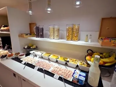 Kyriad Centre Gare Otel 3*