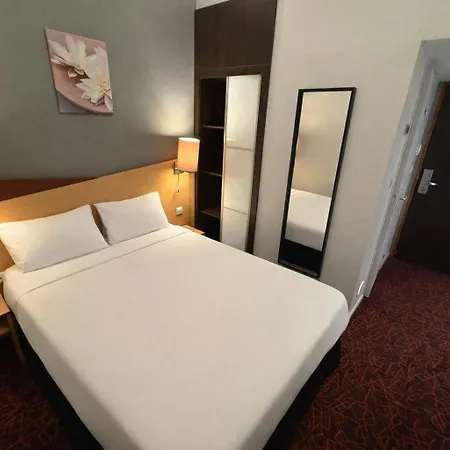 Kyriad Gare Hotell 3*