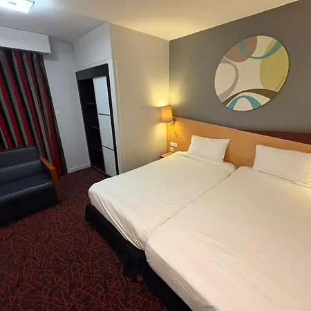 Kyriad Hotel Dijon Centre Gare 3* דיז'ון