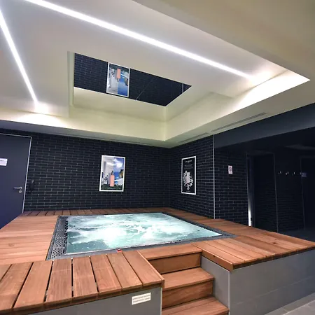 Hotel Kyriad Gare 3*