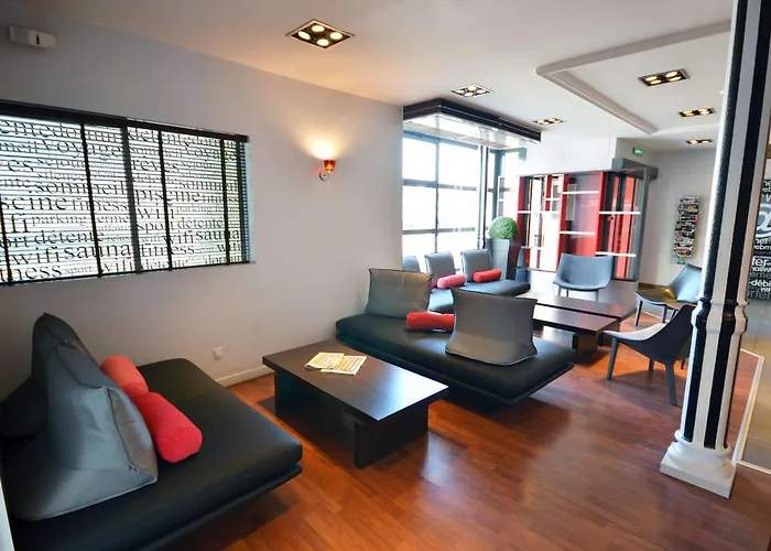 Kyriad Gare Hotel 3*