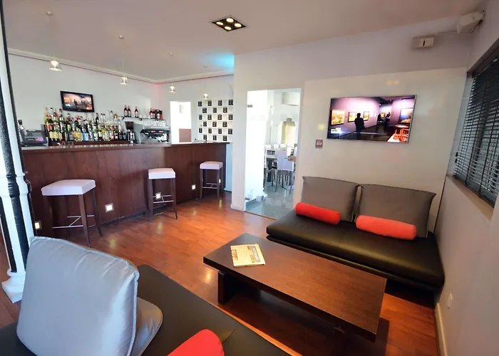 Kyriad Gare Hotell 3*