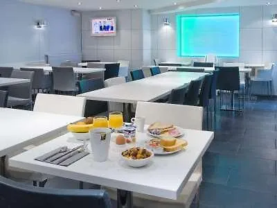 基里亚德迪容车站酒店 3* 第戎