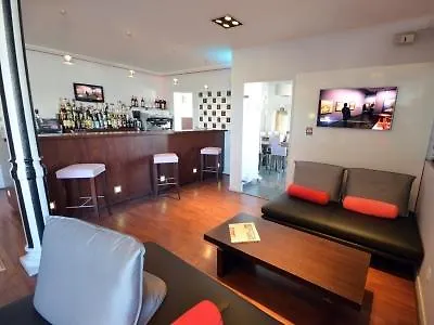 基里亚德迪容车站酒店