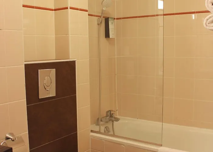 Kyriad Gare Hotel 3*