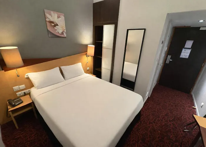 Kyriad Gare Hotel 3*