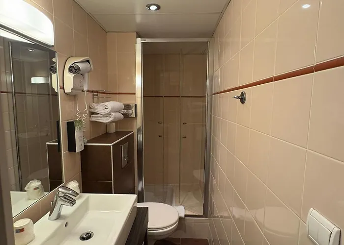 Hotel Kyriad Gare 3*