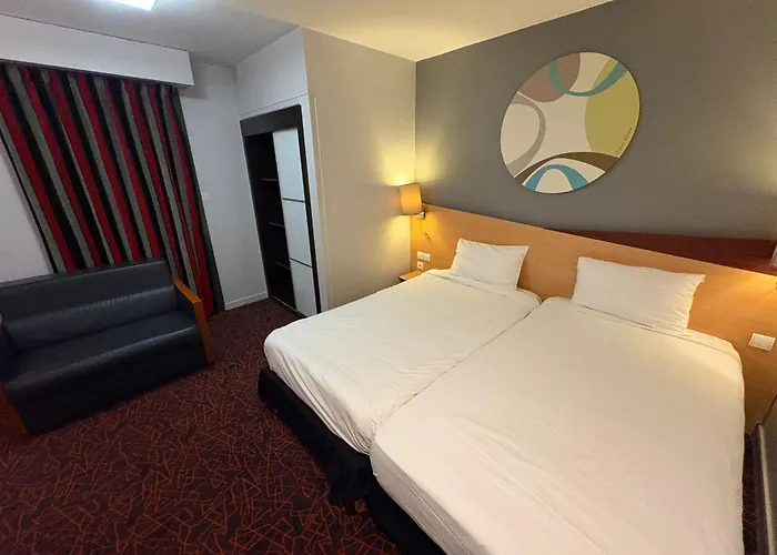 基里亚德迪容车站酒店 3* 第戎