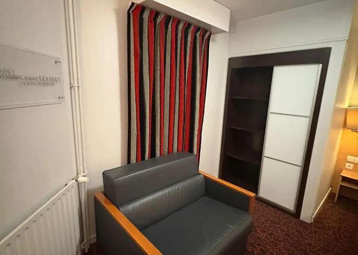 基里亚德迪容车站酒店