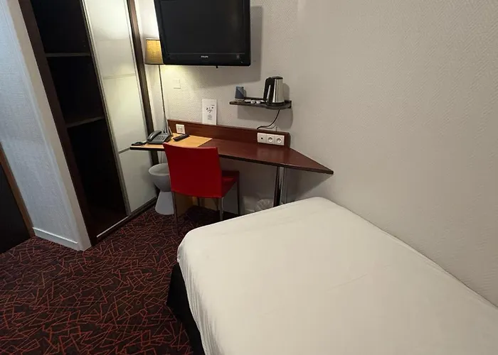 Hotel Kyriad Gare 3*