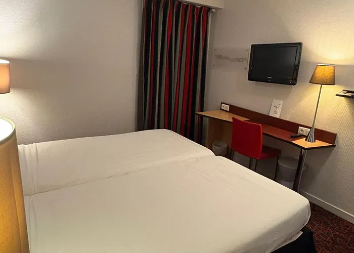 基里亚德迪容车站酒店 3*