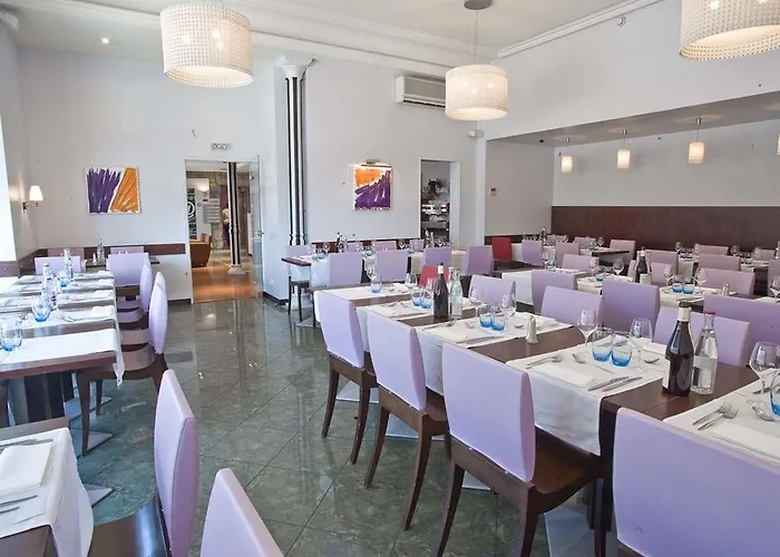 Kyriad Gare Hotell 3*