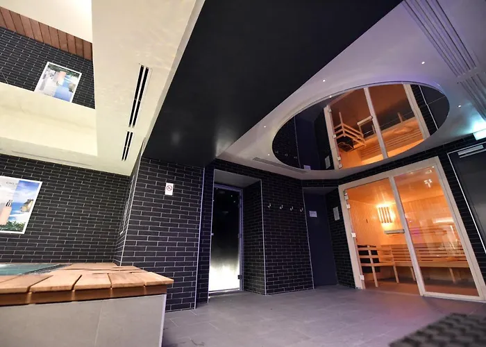 基里亚德迪容车站酒店 3*